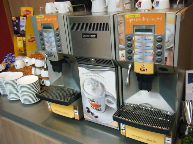 カフェはこちらで、