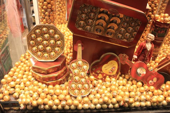 オーストリアでは定番のモーツァルトチョコも沢山ありました。