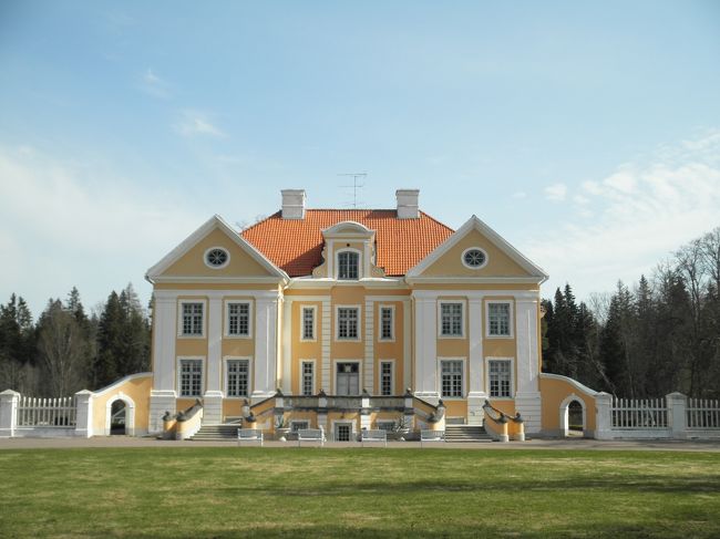 　ますは１８世紀の領主の館”パルムセの館”