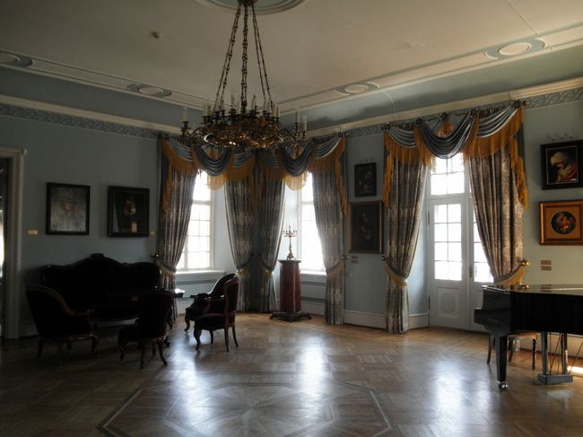 　中は、１８世紀の領主の暮らしを展示する博物館になっています。