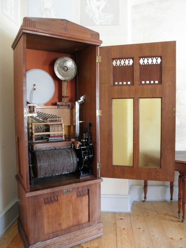 　オルゴール。<br /><br />　ちゃんときれいな音を奏でることができる現役。