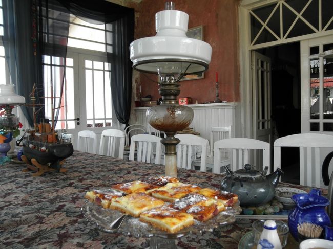 　手作りケーキもおいしいけど、おなか一杯。