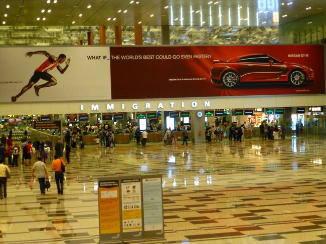 ターミナル３は施設が充実しています。<br /><br />さすがにWorld Airport Awardsで世界一になっただけのことはありますねー。