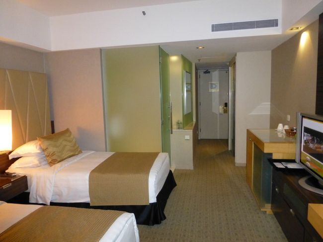 入り口の反対側から見るとこんな感じ。<br /><br />収納が多くてとても便利でした。