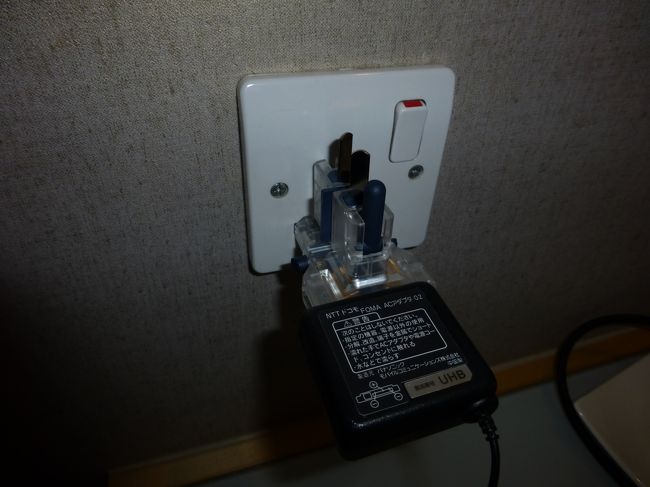 コンセントはＢＦタイプでした。<br /><br />日本から持参したマルチプラグが使えました。