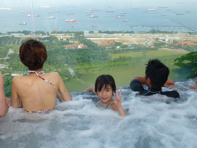 中央の通路を挟んで反対側にはジャグジーがあり、冷えた体を暖められます。