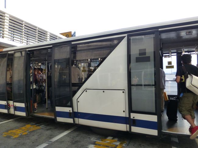 帰国便は１８時発でしたが、機内への案内は１８時１５分頃で、離陸は１９時前。<br /><br />さすがＭＵ、結局全便とも遅延しました。。<br /><br />まぁでも、全て１時間程度だったので致命傷には至らず一安心。<br /><br />ちなみに、上海→福岡間の機内食は行きと全く同じ（カッパ巻きがカピカピなところまで同じ・・・）だったので割愛致します。<br /><br />