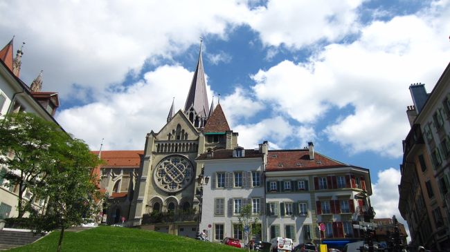 ノートルダム大聖堂の中に入りたいと思ったが、現在残念ながら工事中で、教会内や鐘楼には入れなかった。