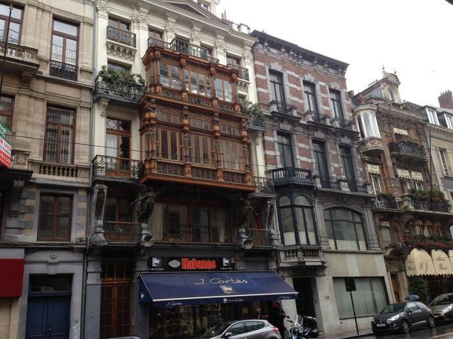 まずはパリ−ブリュッセルですが、6:40CDGに到着後、8:07空港発の列車を日本から予約していたのですが、荷物が出てくるのが遅く時間がギリギリだったため写真は取れませんでした。CDGのTerminal1から駅までは無料の電車が出ているのでそれで移動しました。<br />で、ブリュッセルには9：42に到着です。