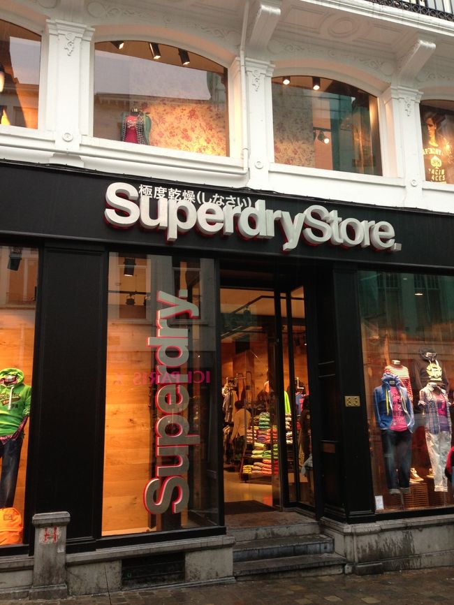 出た！<br />ドバイでも見かけたなぞのブランドSuperdry！