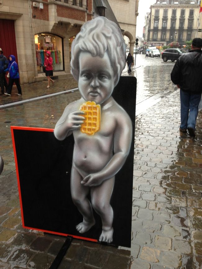 ベルギーといえば小便小僧。<br />その小便小僧もワッフル食べています　笑