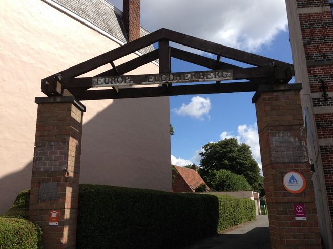 徒歩で２０分くらいのところにあるユースホステルへ<br />ヨーロッパの中でもとりわけベルギーのユースは格段に清潔で、居心地が良かったです