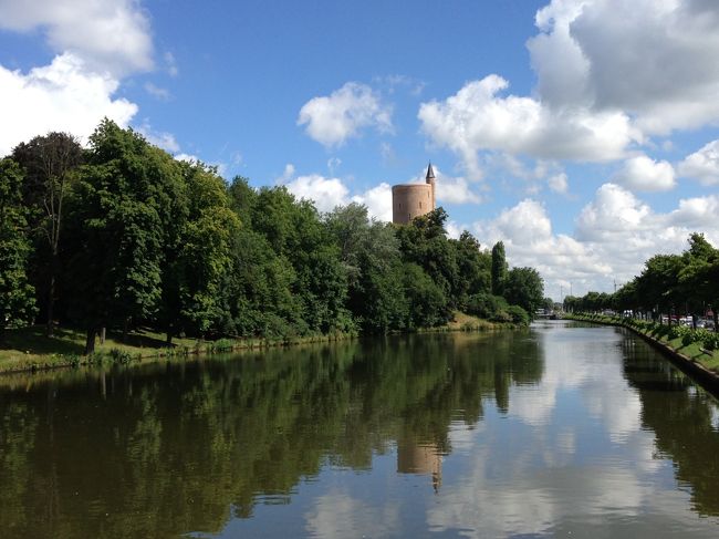 それから街歩きですが、やっぱり晴れていると気分が違う！<br />ヨーロッパの空気は乾燥しているから日本のように汚い空じゃないんで、写真も撮っていて楽しいです