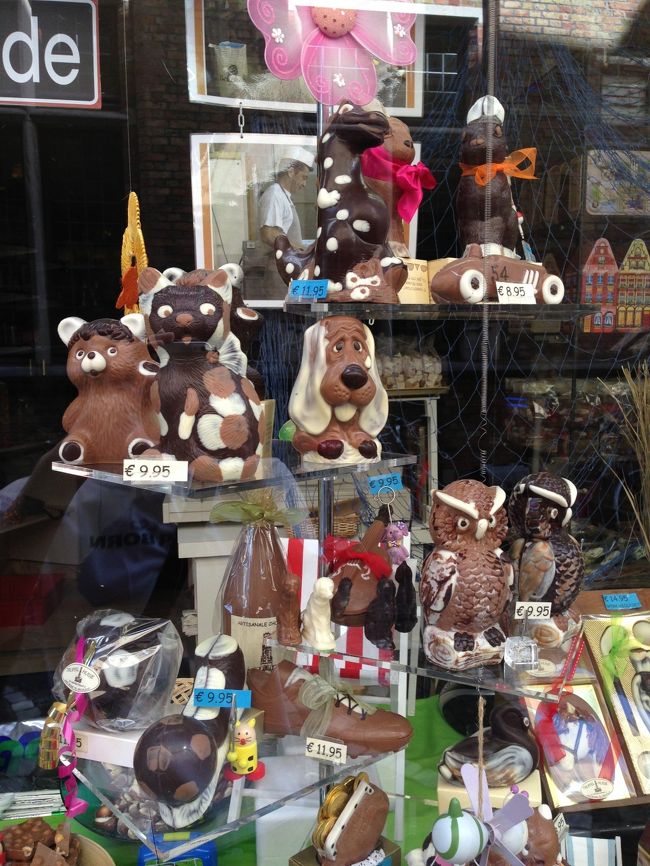 チョコレート屋のディスプレイも見ていて楽しい<br />