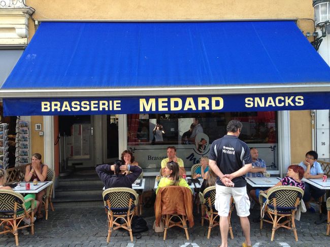 夕食は宿のマップに書いてあったイタリアンレストラン"MEDARD"へ。<br />マップの案内には信じられないくらいの量のパスタが出てくるので要注意らしいです