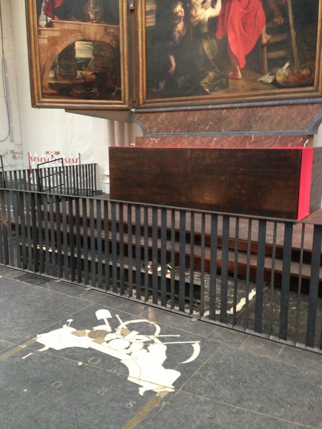 ネロはこの辺で昇天したんだ･･･と感慨に浸っていると<br />外国人は素通りするというこの温度差　笑