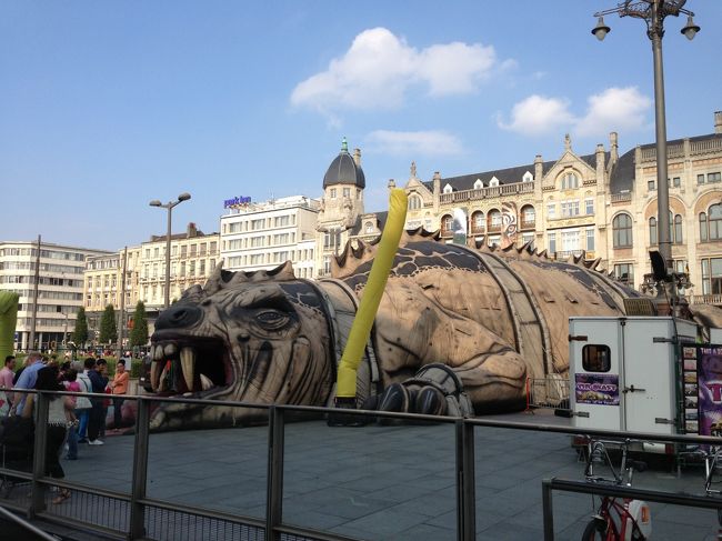 駅前をブラブラしているとなんともおかしなものに出会いました