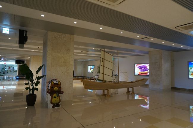 今年できたばかりの新しい空港なのでとってもキレイ。<br />こんなに綺麗な空港は初めてです♪<br />さっそく市街地へ向かいましょう！