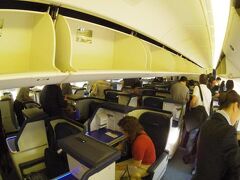 ブラジルから全然駄目なＴＡＭを１１時間も我慢して此処まで来るのは、日本人ビジネスマンから非常に評価の高い、このＡＮＡのボーイング７７７に乗るためです。

私自身が日本の飛行機に乗るのは、内外含めて３年ぶりとなります。

さてさて　日本の和・和みの真髄を見せて頂きましょう。