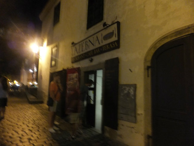 ★Lazebna★<br />http://www.tripadvisor.jp/Restaurant_Review-g274688-d4591221-Reviews-Lazebna-Cesky_Krumlov_South_Bohemian_Region_Bohemia.html<br /><br />こちらのお店に感謝、感謝。<br /><br />酔っぱらって撮ったせいか写真がぶれてる(-_-)