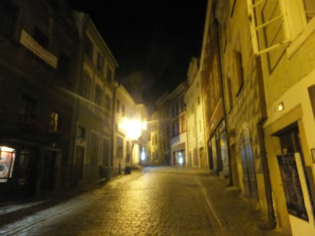 23：12<br />空きっ腹にモヒートはさすがにききますな〜。<br />ホテルが近くて助かりました。<br />ふぅ。