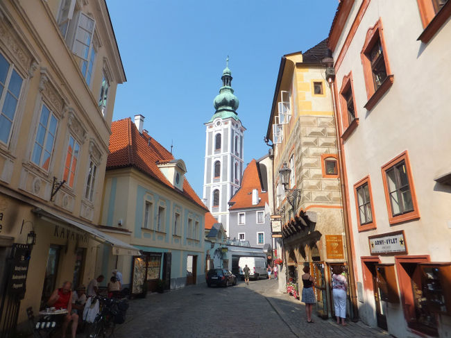 お店がまだ開いていないせいか、<br />観光客も少なくてとても静か・・・