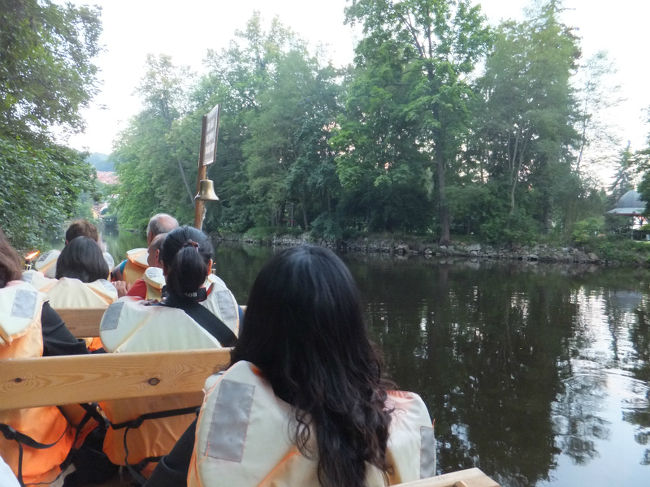 20：40<br />わたし、何故かカヌーと勘違いしていて<br />イカダ下りでした。<br /><br />漕ぐ気満々だった自分が恥ずかしい<br />(/-\*)<br />