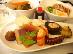 おおおおおっっ....

飛行機の中で.....

こんな本格的な日本料理が機上で喰えるなんて....。

いつも「なんちゃって日本料理」に甘んじている者としては、異常なハイテンションに陥る自分がわかります。

※写真は、ロンドン→成田線の食事