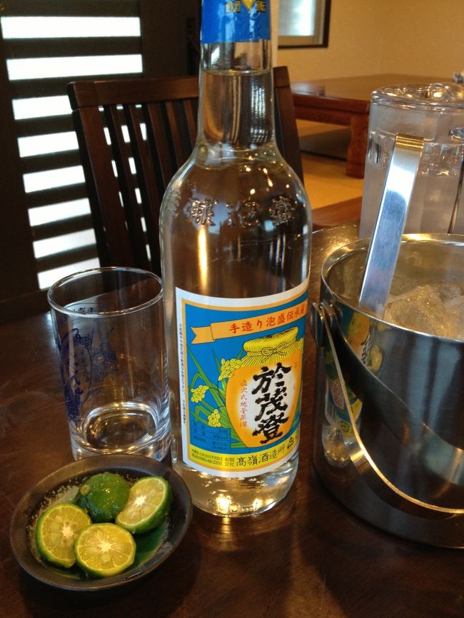 ダイビング後はお気に入りの居酒屋で<br /><br />はっきり言って、民宿のお食事よりもここの方がおいしくってリーズナブル<br /><br />せつか家さん<br /><br />沖縄県石垣市川平868-1 <br />17:00〜24:00<br /><br />川平で作ってる泡盛でかんぱい〜<br /><br />夜10時以降入店可<br />0980-88-2188(予約可)<br />