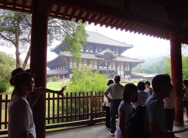 門をくぐると、オォ〜ありましたぁ、<br />久しぶりに見る金堂。