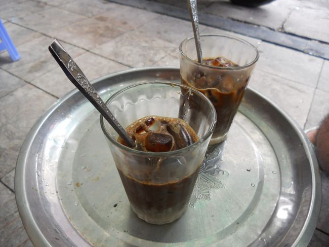 いきなり、氷入りのコーヒー飲んで、心配しましたが、<br />まったくと言っていいほど問題ありませんでした。<br />しかも、バカウマ。<br />毎朝飲みました。（すべて違う店、露天です）