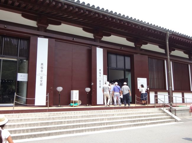 『興福寺　国宝館』<br />写真は撮れませんんが、<br />館内には時代を生きた国宝がずっしり。<br />かなり見ごたえがあって展示もよく、ここはお勧めです！