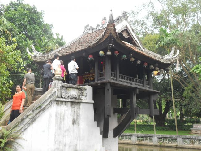 すぐ横の一柱寺です。<br />柱がコンクリートであるため、それ程感動もせず、<br />逆にその横にあった崩れそうなトイレ？のほうが<br />趣があったような。