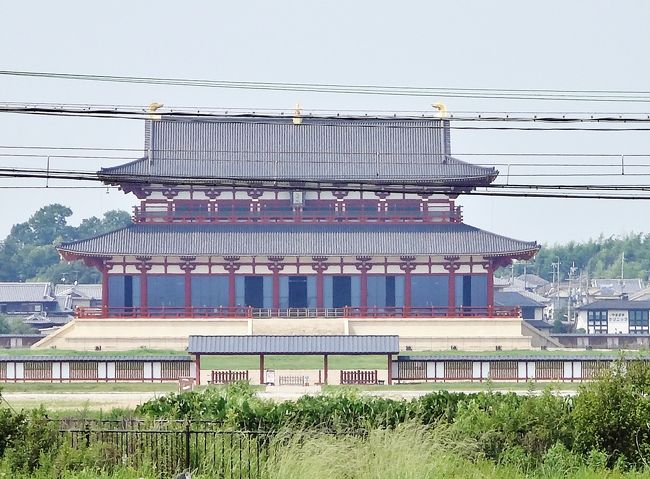 目いっぱいズームして、<br />すでに再興されている『大極殿』(ﾀﾞｲｺﾞｸﾃﾞﾝ)<br /><br />早く平城宮の全体像が見えてくるといいですね。