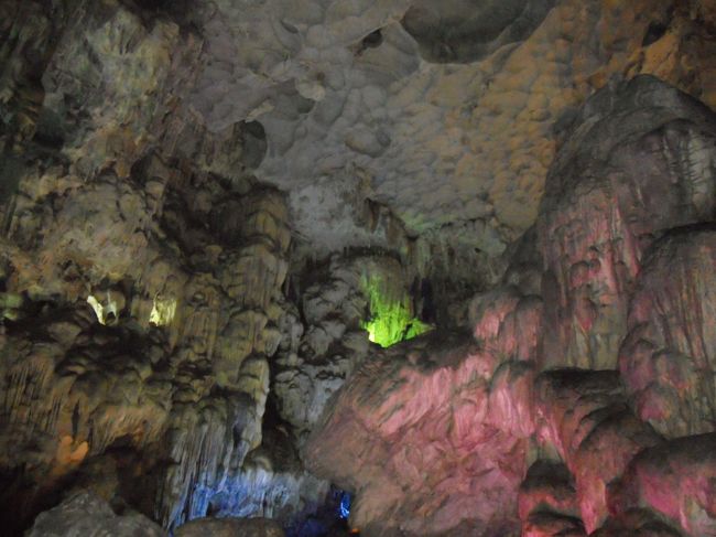 が、しかし、まったく風が通らず、なおかつ見渡す限り人、人、人。<br />只でさえ、湿度に嫌気がさしていたのに、不快指数向上。