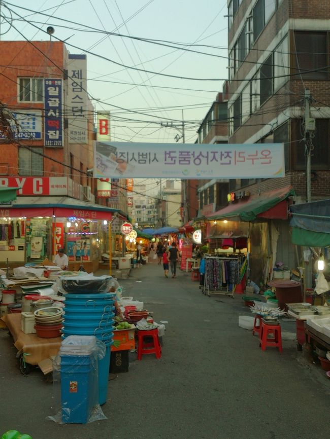 食後は街中を散策しながら<br /><br />歩いてホテルへ<br /><br />（これが間違いだった）