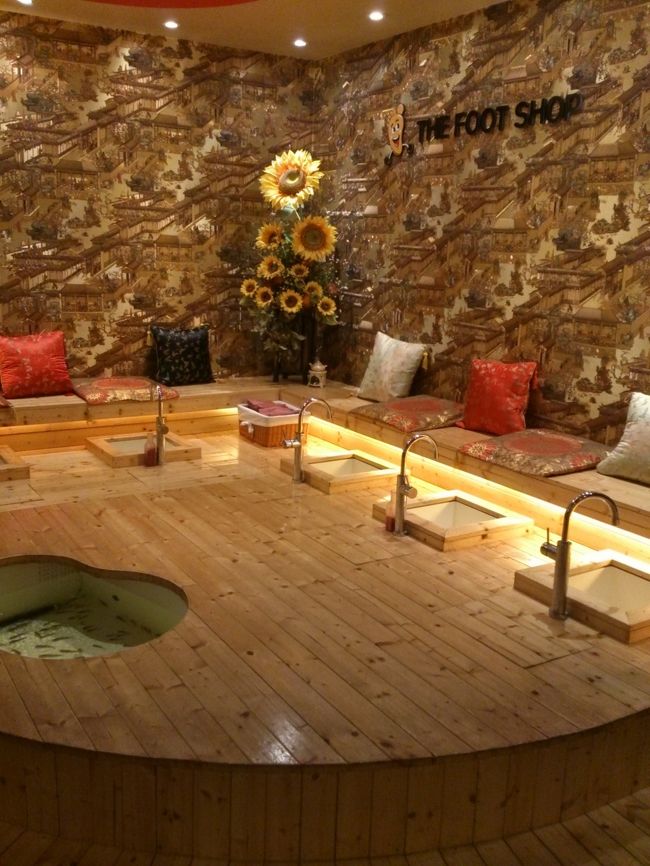 朝食の後は足マッサージをしに<br /><br />『THE FOOT SHOP』へ