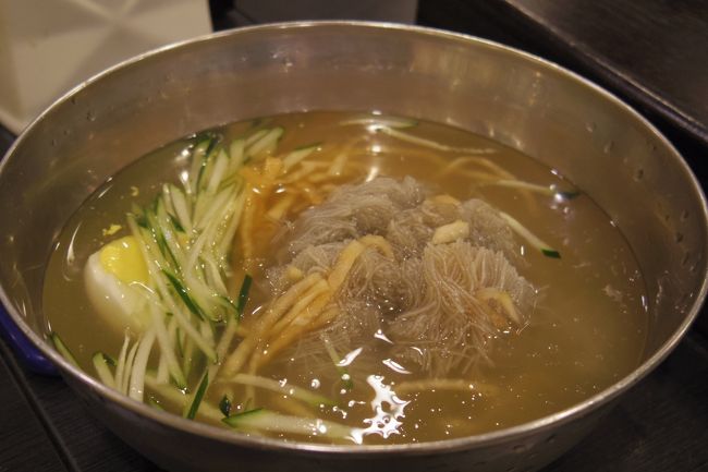 ランチタイムだったので<br /><br />冷麺もついてきました♪