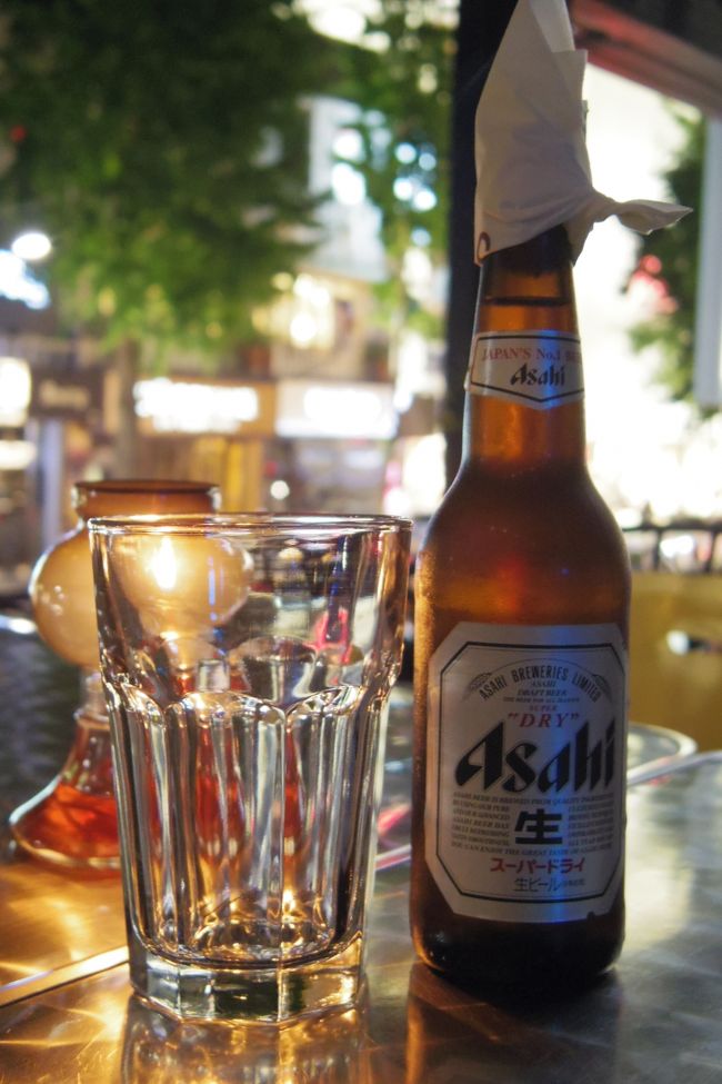 入ったお店もすでに食べ物はラストオーダーが終わってるとのことで<br /><br />しかたなくアルコールを飲んで一休み