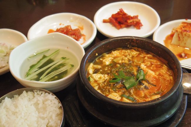 早く行き過ぎたので<br />まだ開いてるお店が少なくて<br />通りすがりに開店したお店で朝ごはん☆<br /><br />