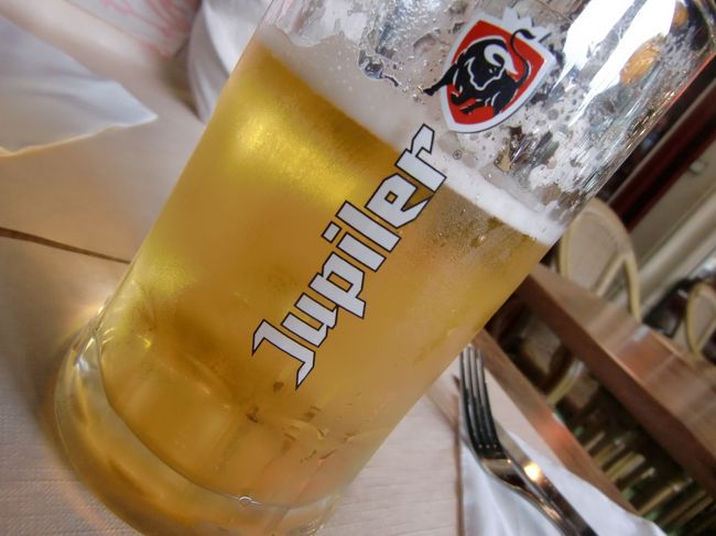 だって、昼間っからビールが飲めるから。（笑）