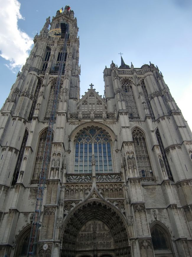 ベルギー最大のゴシック建築「ノートルダム大聖堂」