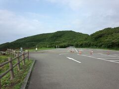 次は、御神火茶屋にやって来ました
ε=┌(；・∀・)┘
平日のせいか、駐車場は

ガラーン。。。