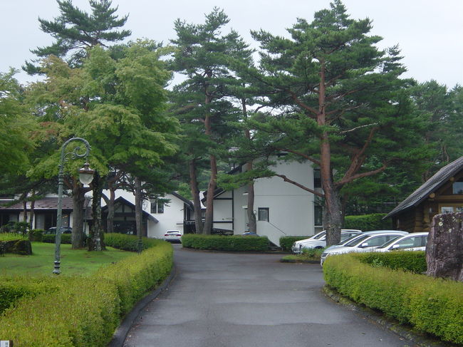 山中湖周りを走る幹線道路から施設に少し進入したところ