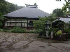 大龍寺
天寧寺から1.5km、車で数分。
入り口が狭く、車で入りづらい。数台停められる駐車場がある。
境内はやや広い。境内では孔雀が飼われていた。拝観目安は20分。