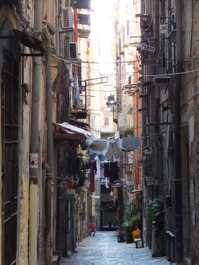 南イタリア 13夏 イメージカラーはグレー スパッカナポリをてくてくお散歩 ナポリ イタリア の旅行記 ブログ By ヴォルさん フォートラベル