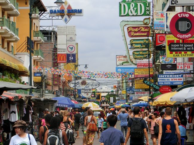 賑やかで楽しそうな通りが目の前に現れました。