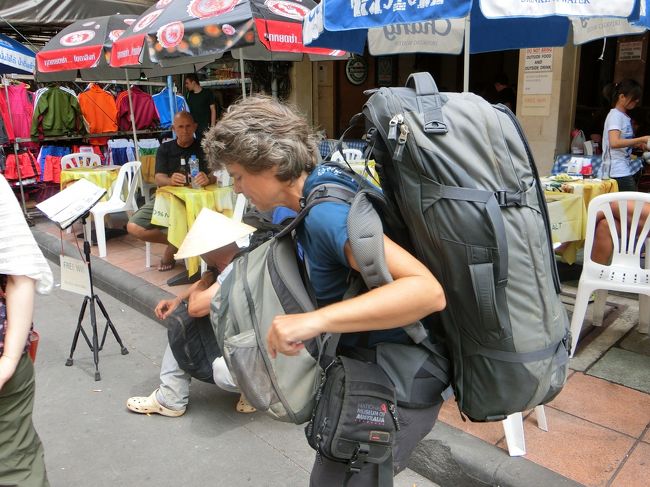 こちらは男子ひとりのバックパッカー。