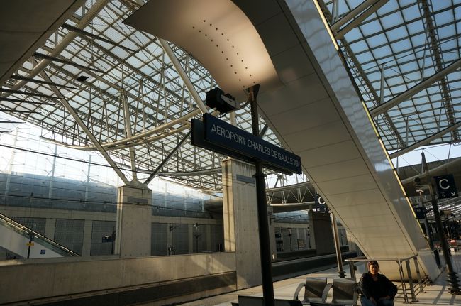 明るくなりました〜<br />きれいな駅。<br />