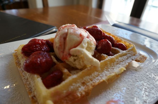 ふわふわサクサクでおいしかった〜<br /><br />いちごとアイスがたっぷり。<br />